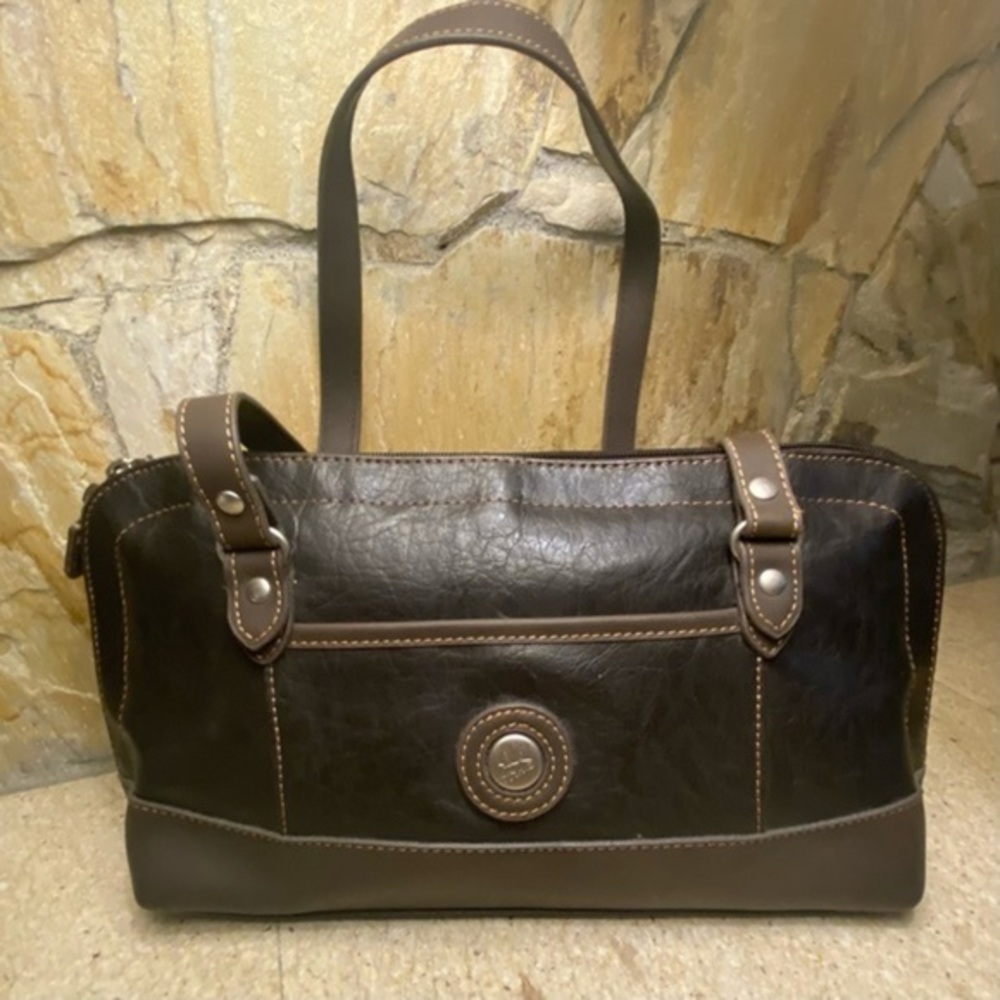 Mouflon handbag in shades of Brown. Classic piece from a Canadian brand